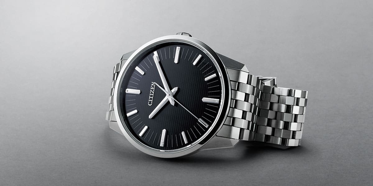 The sapphire glass with anti-reflective coating has an exceptionally low refractive index. You will forget that there is any glass there at all.