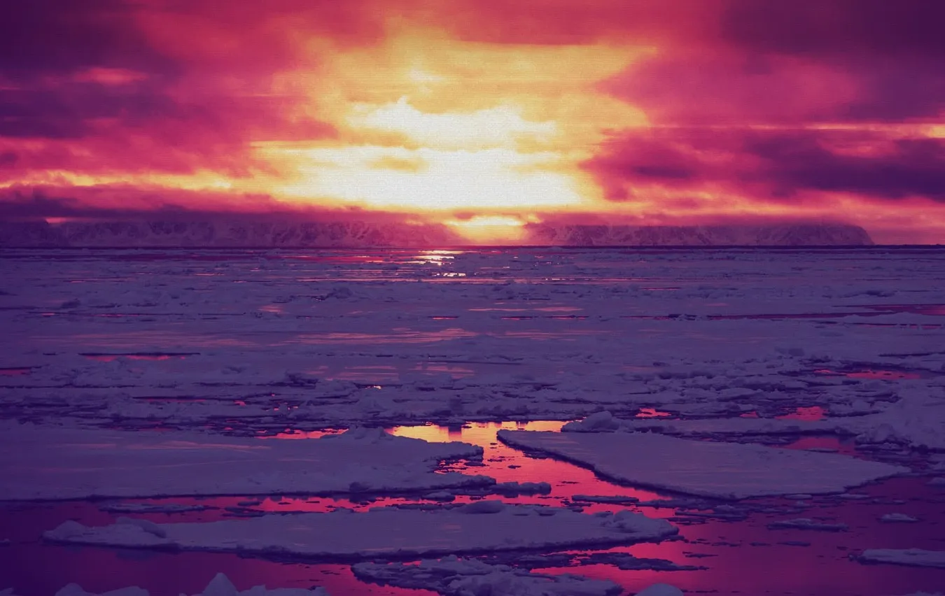 “THE MIDNIGHT SUN IS A BEAUTIFUL PHENOMENON THAT’S SPECIAL TO THE POLAR REGIONS.”
