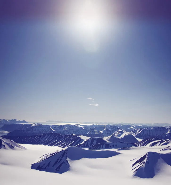 “FROM ABOVE, YOU EXPERIENCE THE VASTNESS, THE INFINITY, THE ENDLESSNESS OF THE POLAR REGIONS.”